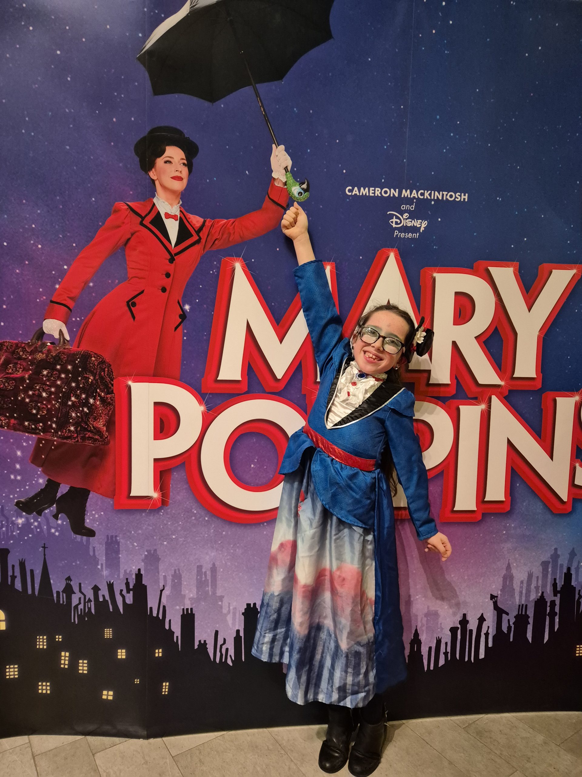 Scarlett young Mary Poppins fan