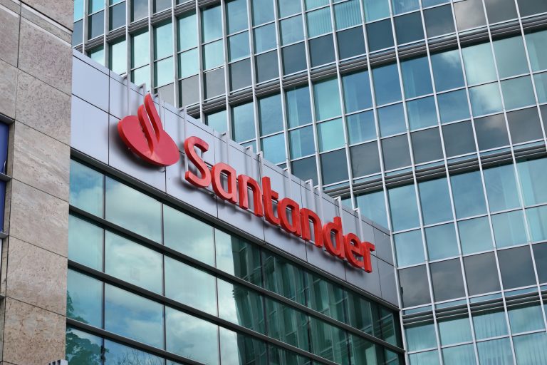 Santander To Close in Leighton Buzzard