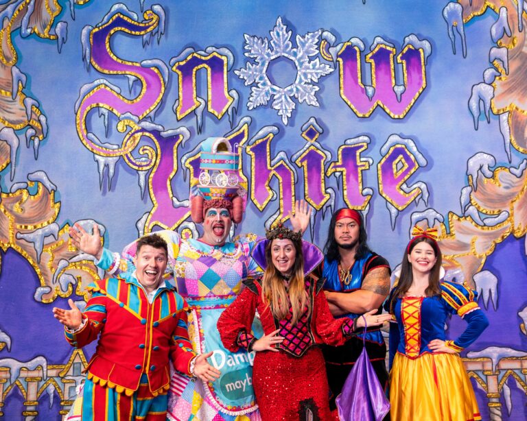 Mirror, Mirror on the wall, does Dunstable have the fairest pantomime of all!